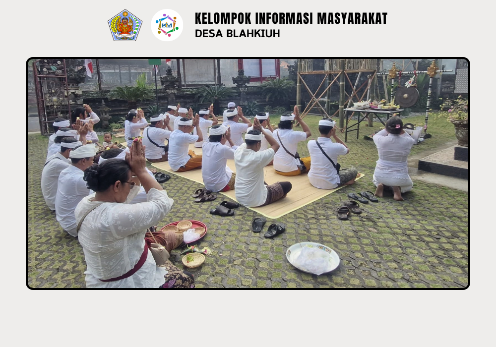Sembahyang Bersama dalam Rangka Rahina Tumpek Krulut di Kantor Perbekel Blahkiuh - Image 4