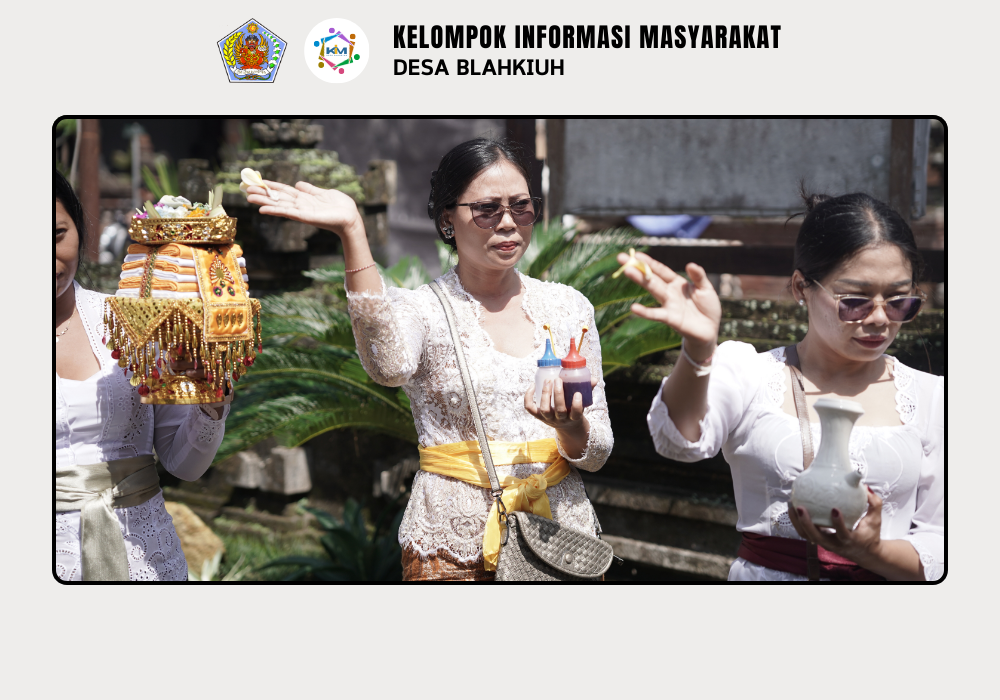 Sembahyang Bersama dalam Rangka Tigang Rahina Piodalan Padmasana Kantor Perbekel Blahkiuh - Image 4